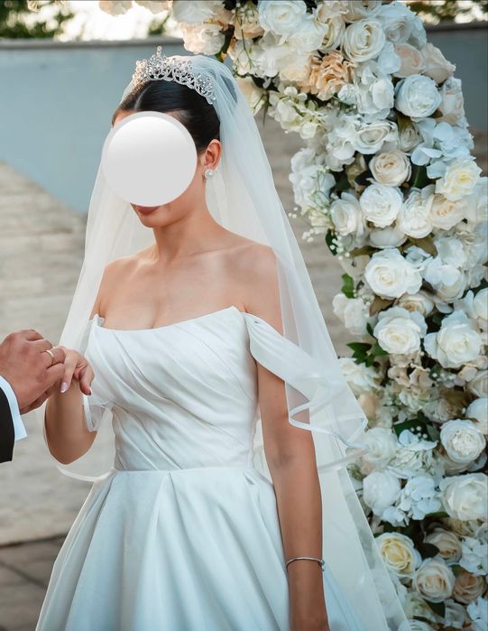 Сатенена булчинска рокля