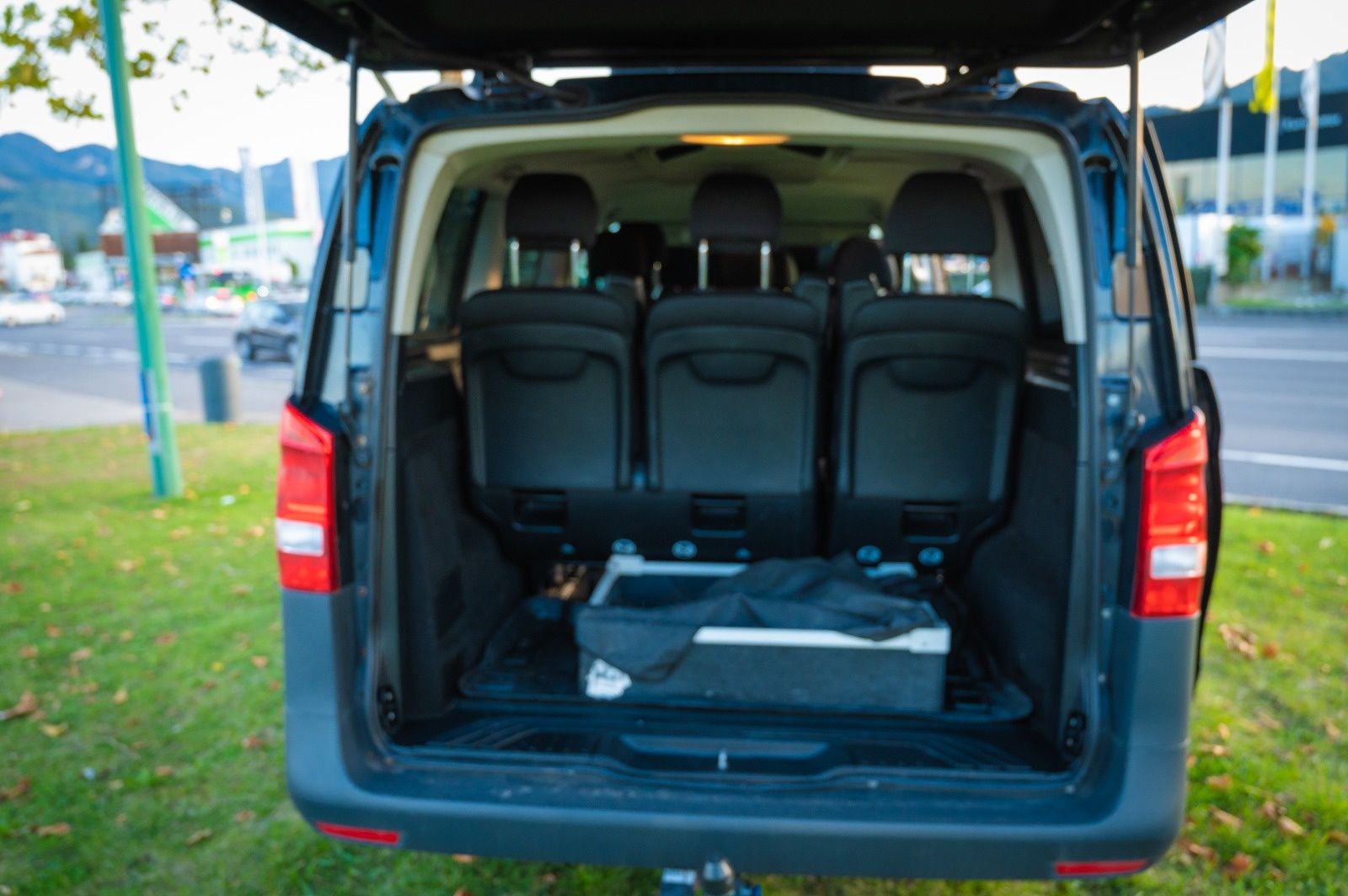 Inchiriez microbuz Mercedes Vito 8+1 locuri /Rent a Car