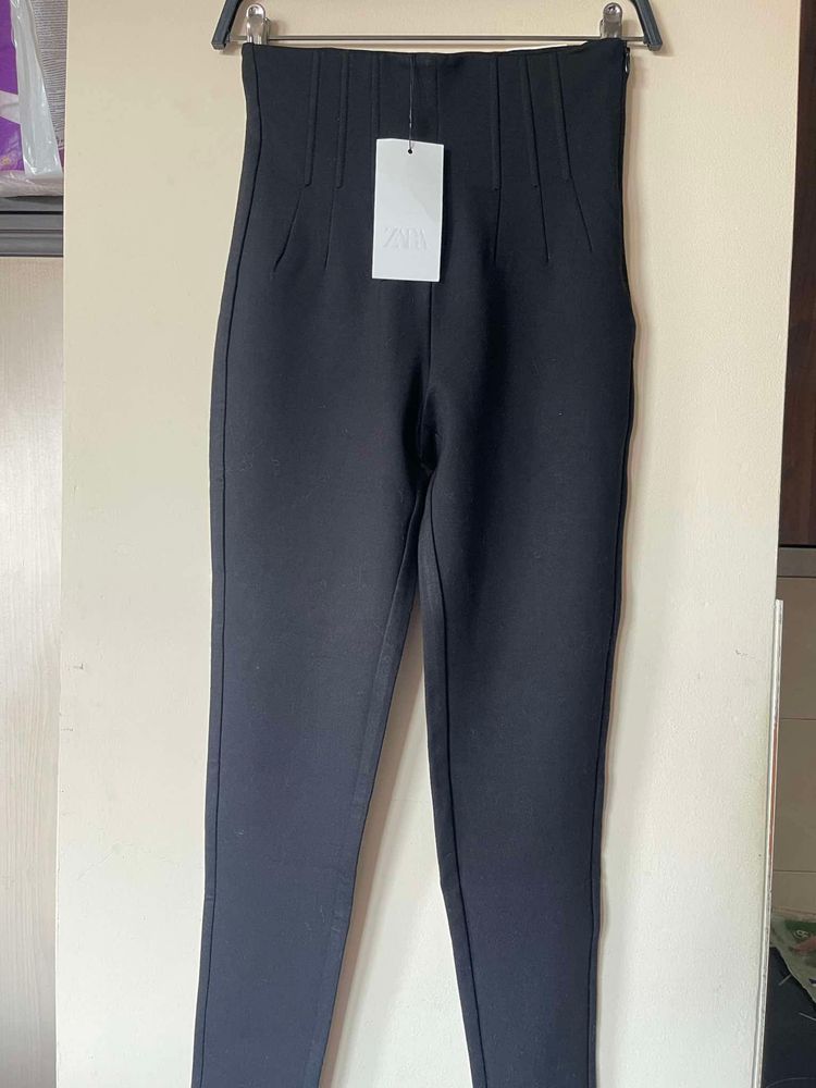 Дамски черен клин Zara