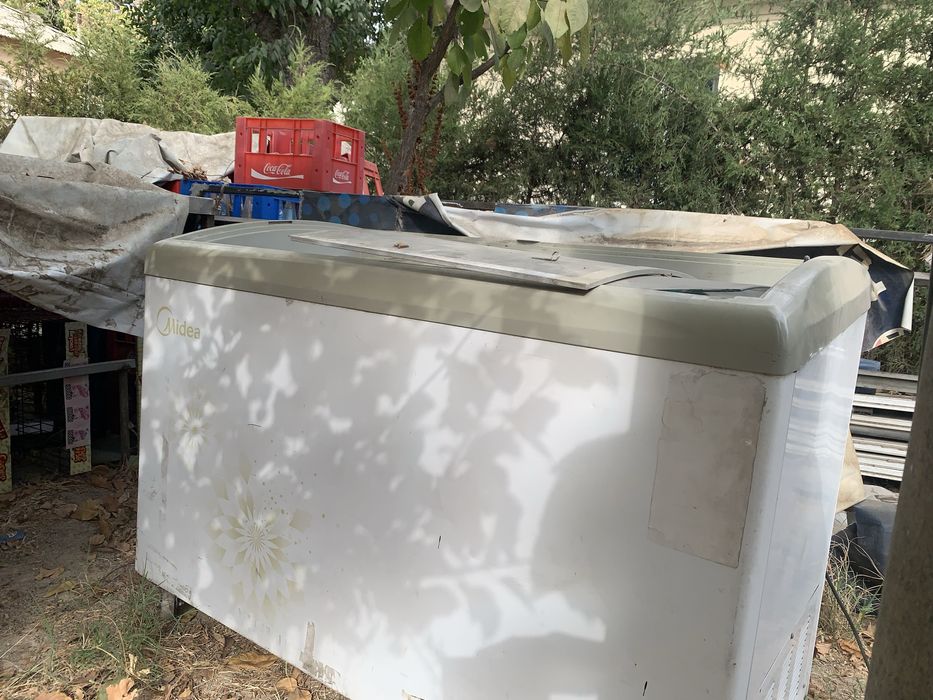 Продается Холодильник: БУ договорная цена рабочее состояние 7/10