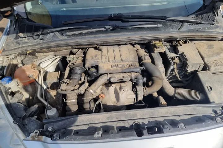 pompa vacuum egr racitor gaze clapeta acceleratie galerie admisie evacuare  peugeot 308  motor 1.6hdi 109CP cod 9HZ dezmembrez dezmembrari