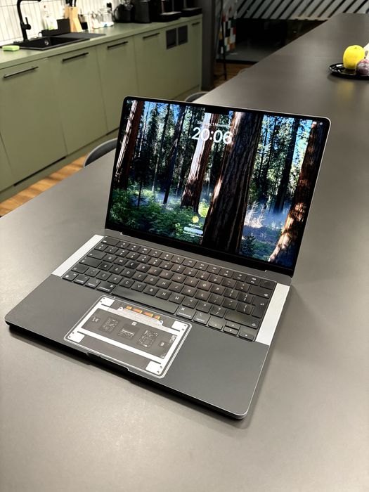 Apple MacBook Pro 14" (2021) – M1 Pro / 16GB RAM / 512GB SSD