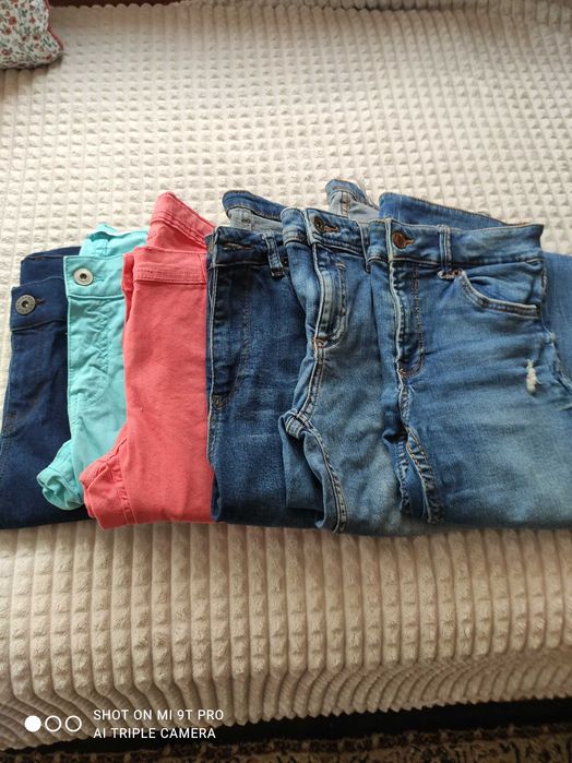 Разнообразни цветове и модели момичешки дънки