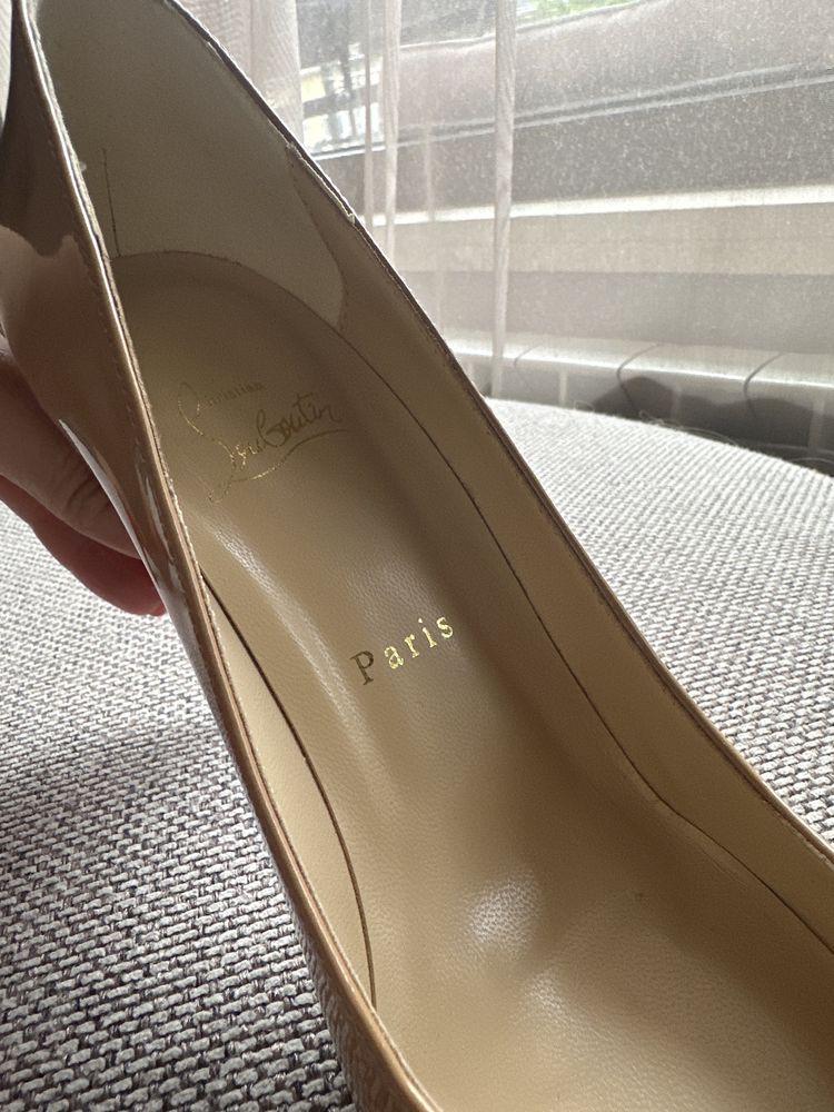 Louboutin 39 (като 38)Pigalle 120 бежов лак, обувки на ток