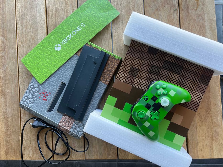 Xbox One S 1Tb Minecraft Limited Edition complet la cutie