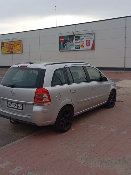 Vând Opel Zafira B