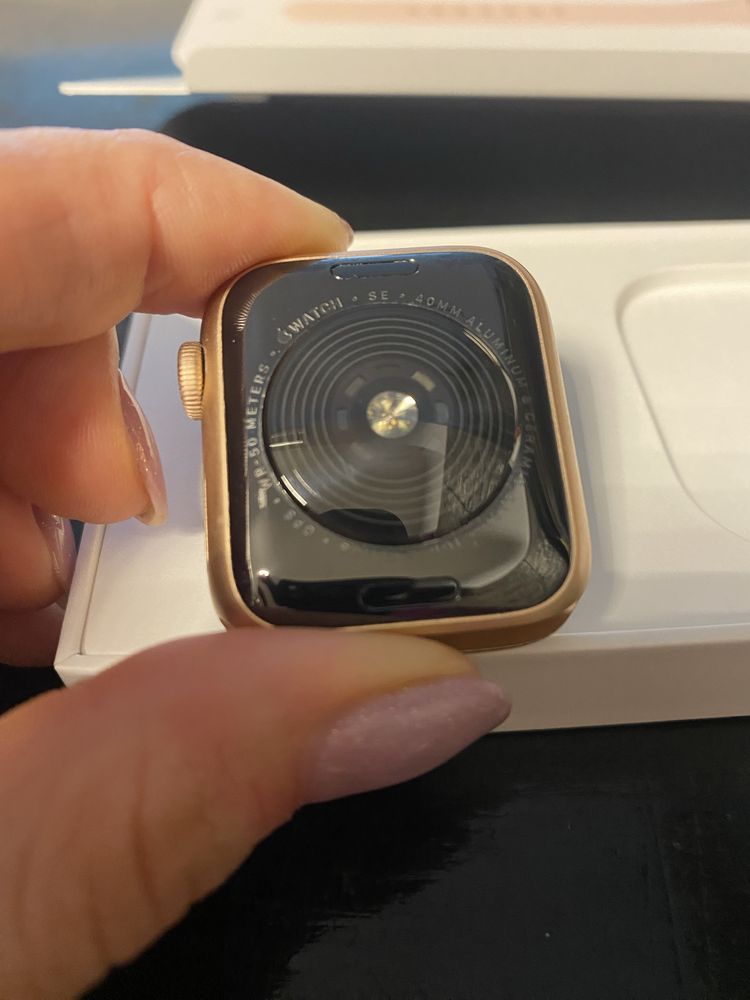 Apple Watch SE 2020година