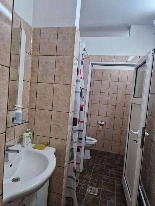 Clădire și teren