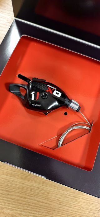 Команда SRAM X01 Trigger Red 11-скоростна дясна