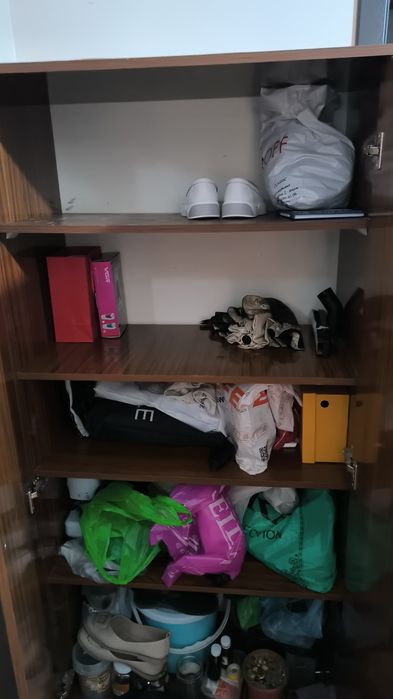 Shkaf arzon idial sotiladi.