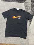 Vand tricou NIKE!