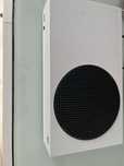 Vand Xbox Series S cu 2 manete