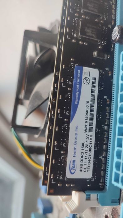 ASUS дънна платка с процесор и RAM