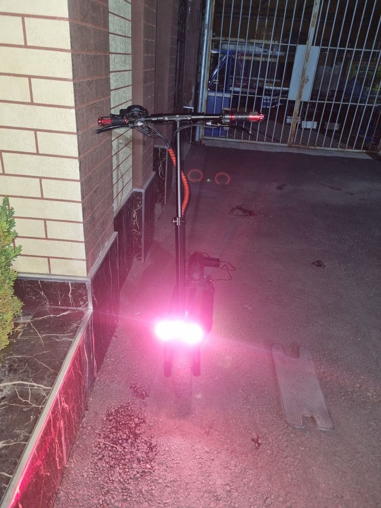 Продается электросамокат  E-scooter