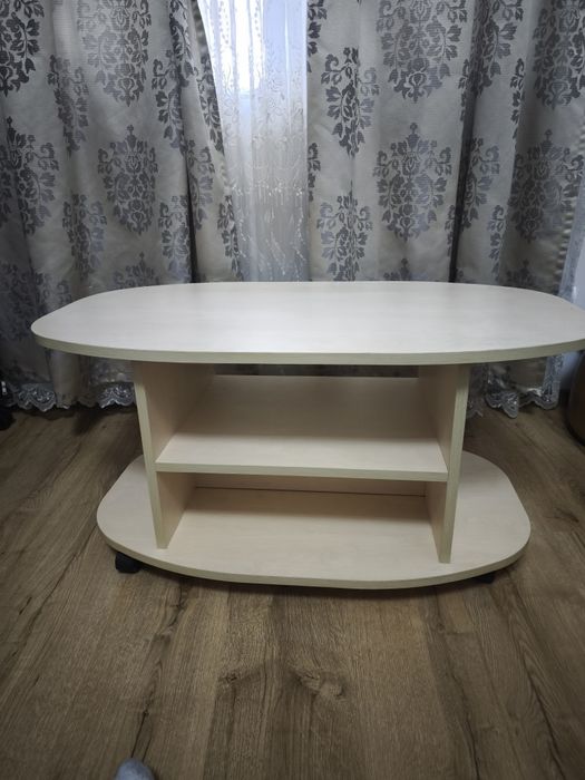 Măsuță pe rotile