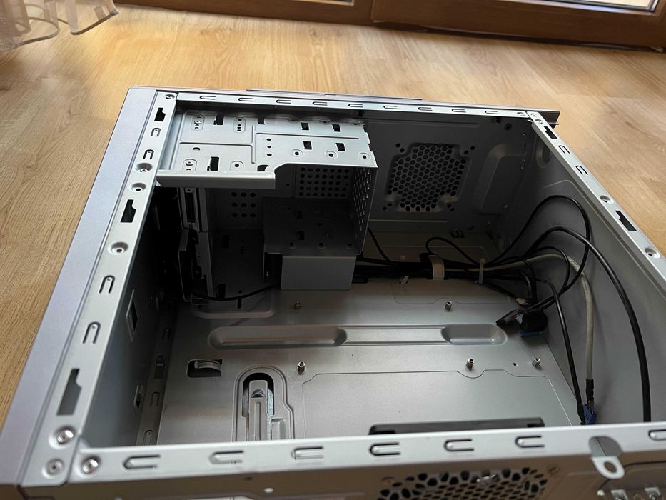 Carcasa ASUS M70AD originala - stare impecabila