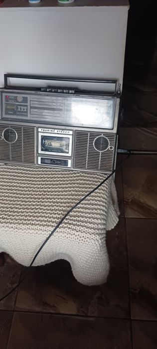 Vind radiocasetofon ITT pt colectionari