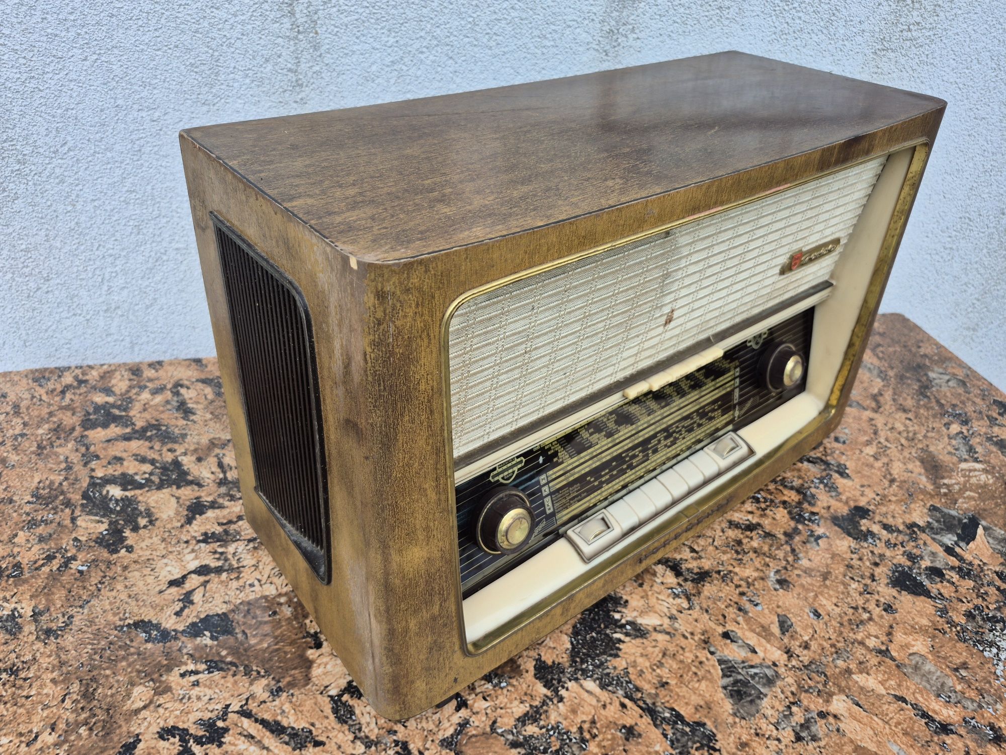Vând Radio marca Nordmrnde Traviata 59/3D
