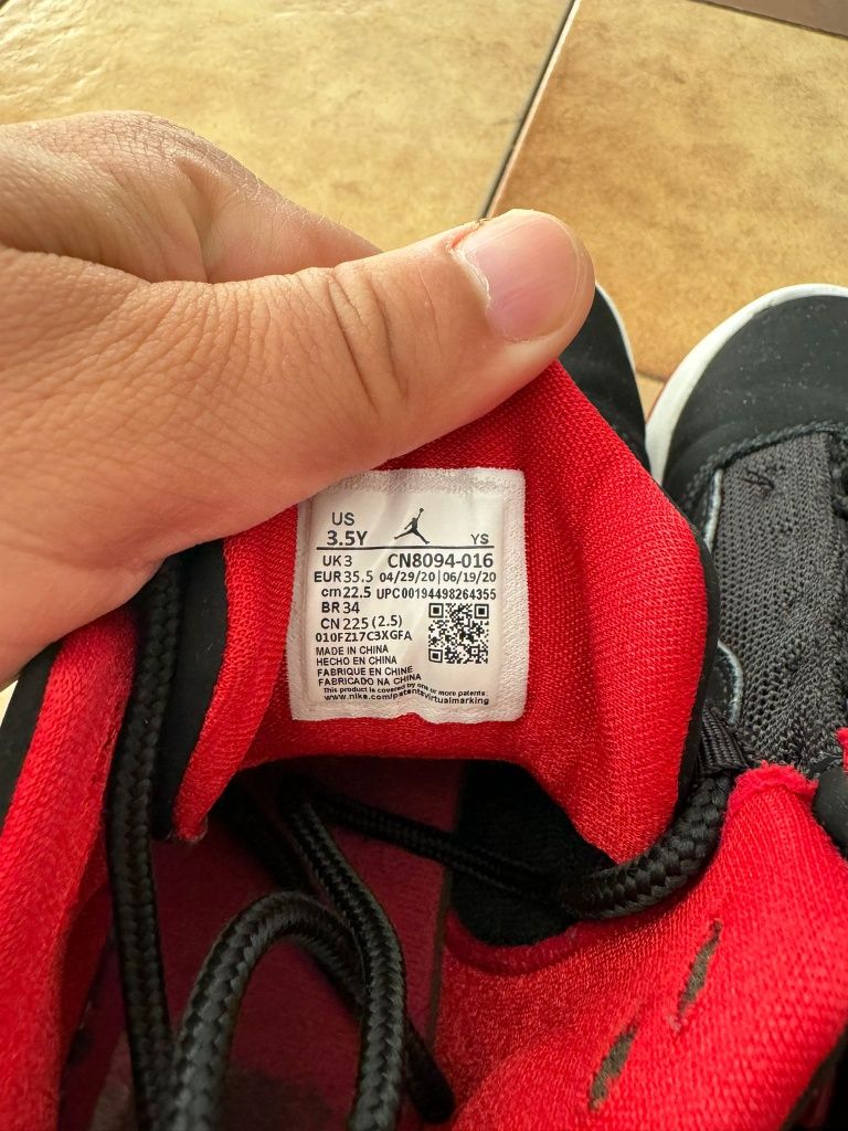 Adidasi Jordan mar.35.5