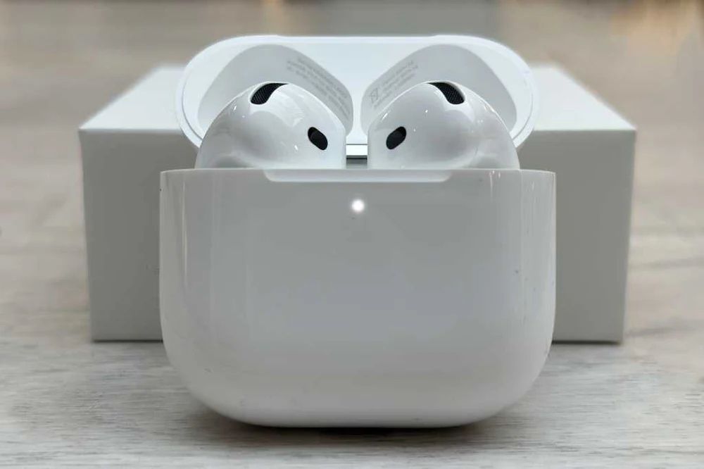 Чисто Нови AirPods 4