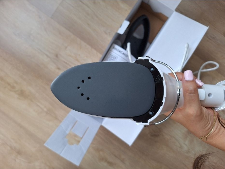 Ютия за вертикално гладене - Парна четка SilverCrest