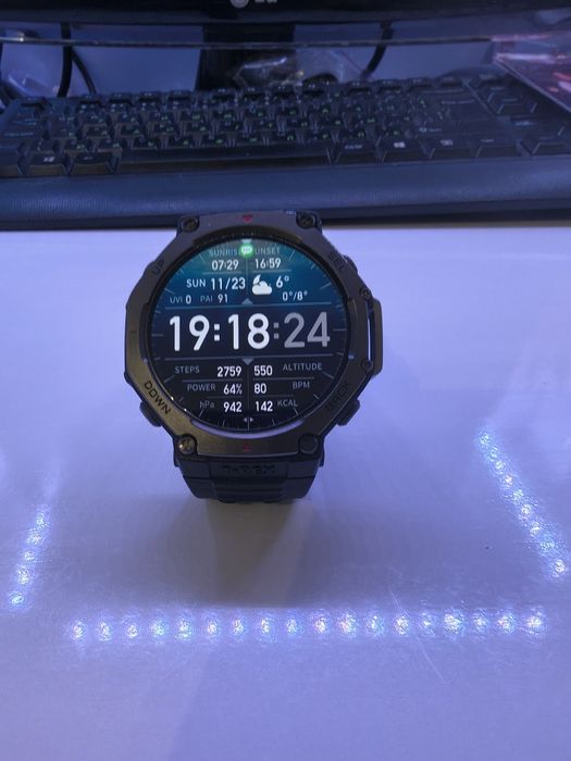 Продавам часовник Amazfit T-Rex 3 ГАРАНЦИЯ ДО 2027