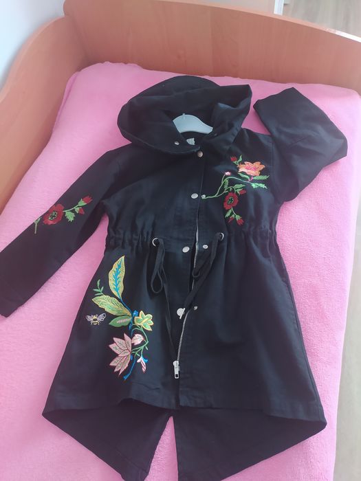 Продам детский плащ, материал джинса,в отличном состоянии. Рост 120