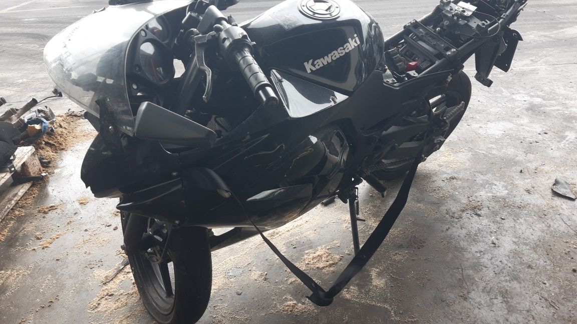 Мотоциклет Кавазаки Нинджа 250(Kawasaki ninja 250 i)-на части