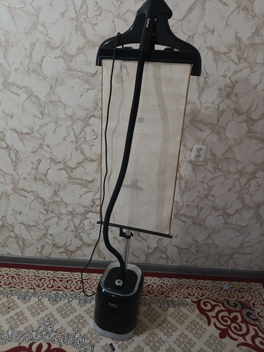 Tefal Prostyle (Вертикальный отпариватель для одежды)