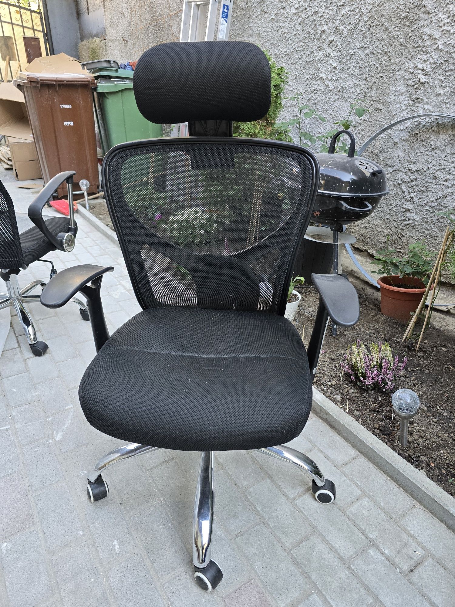 Scaun de birou rotativ