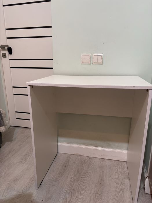 Столик белый можно под ноутбук