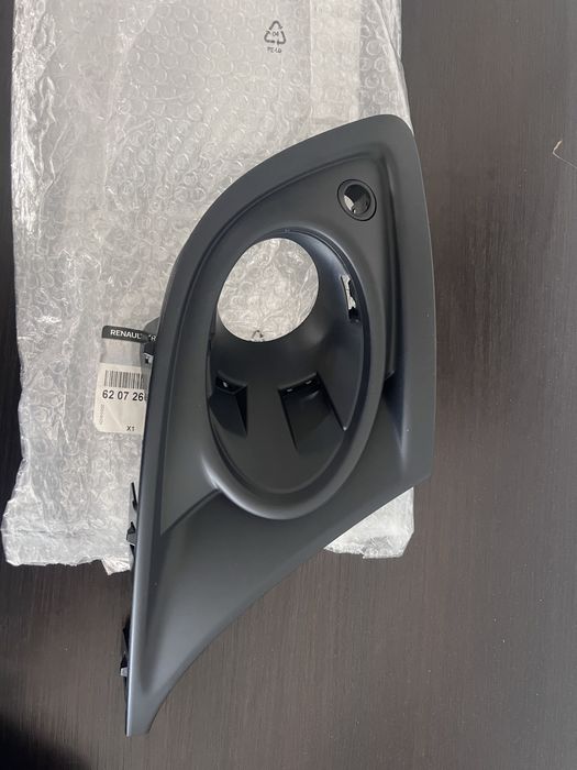 Ornament/grila proiector crom  megane 3 originale