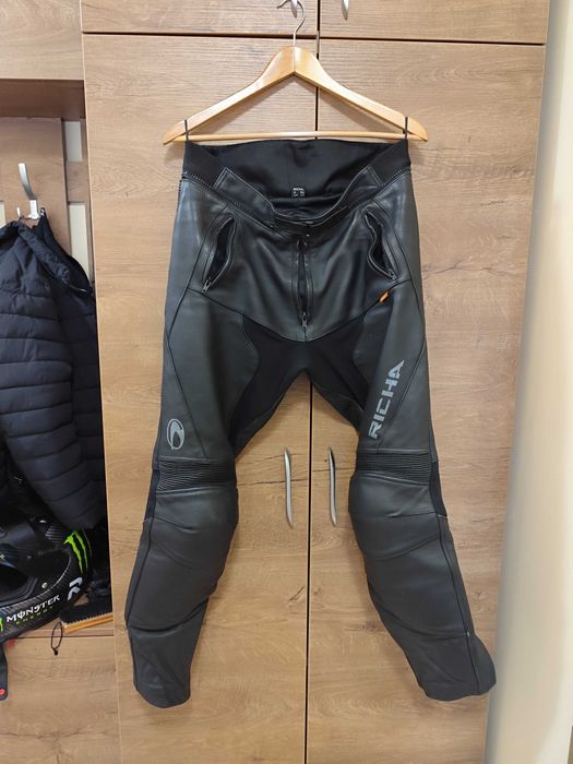 Мото екип от две части