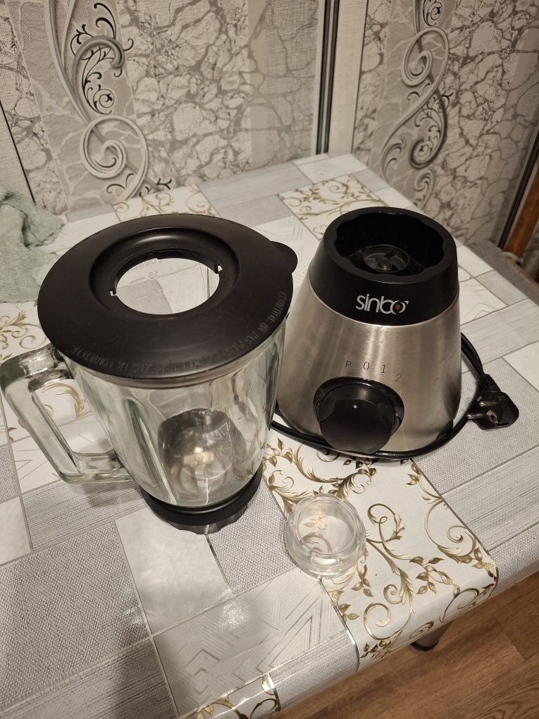 Продам блендер синбо
