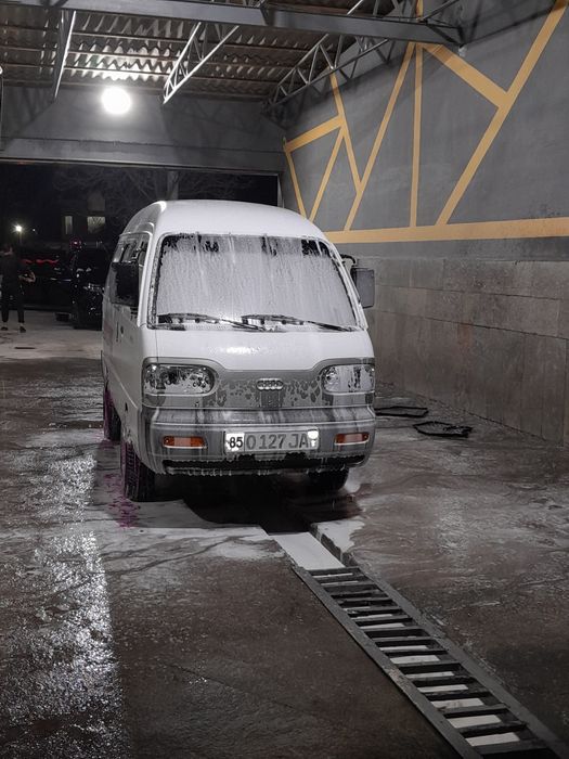 Holati ideal yangi moshina