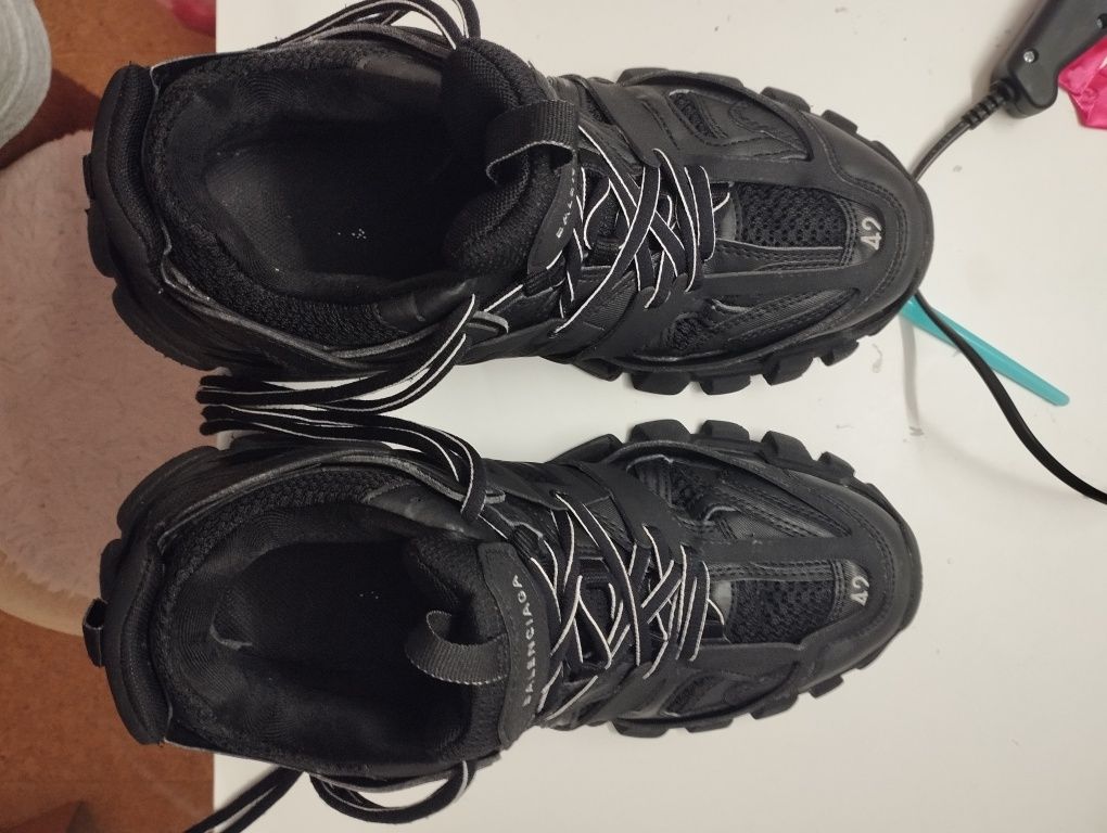 Balenciaga track