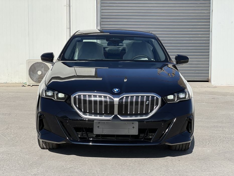 BMW i5 eDrive 40L. EV-elektro.2025