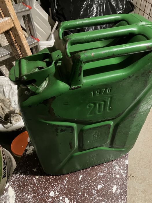 Canistra metal 20 de litri in stare perfecta