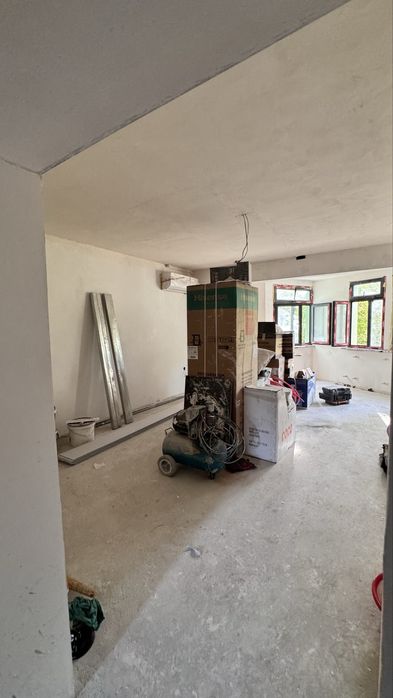 Квартира своя 4 комнаты продаю