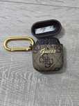 Husă Guess GUA24GSMW pentru AirPods, originală, colecția Script Metal