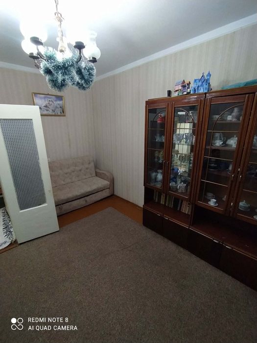 Квартира сотилади срочно Хон магазин олдида