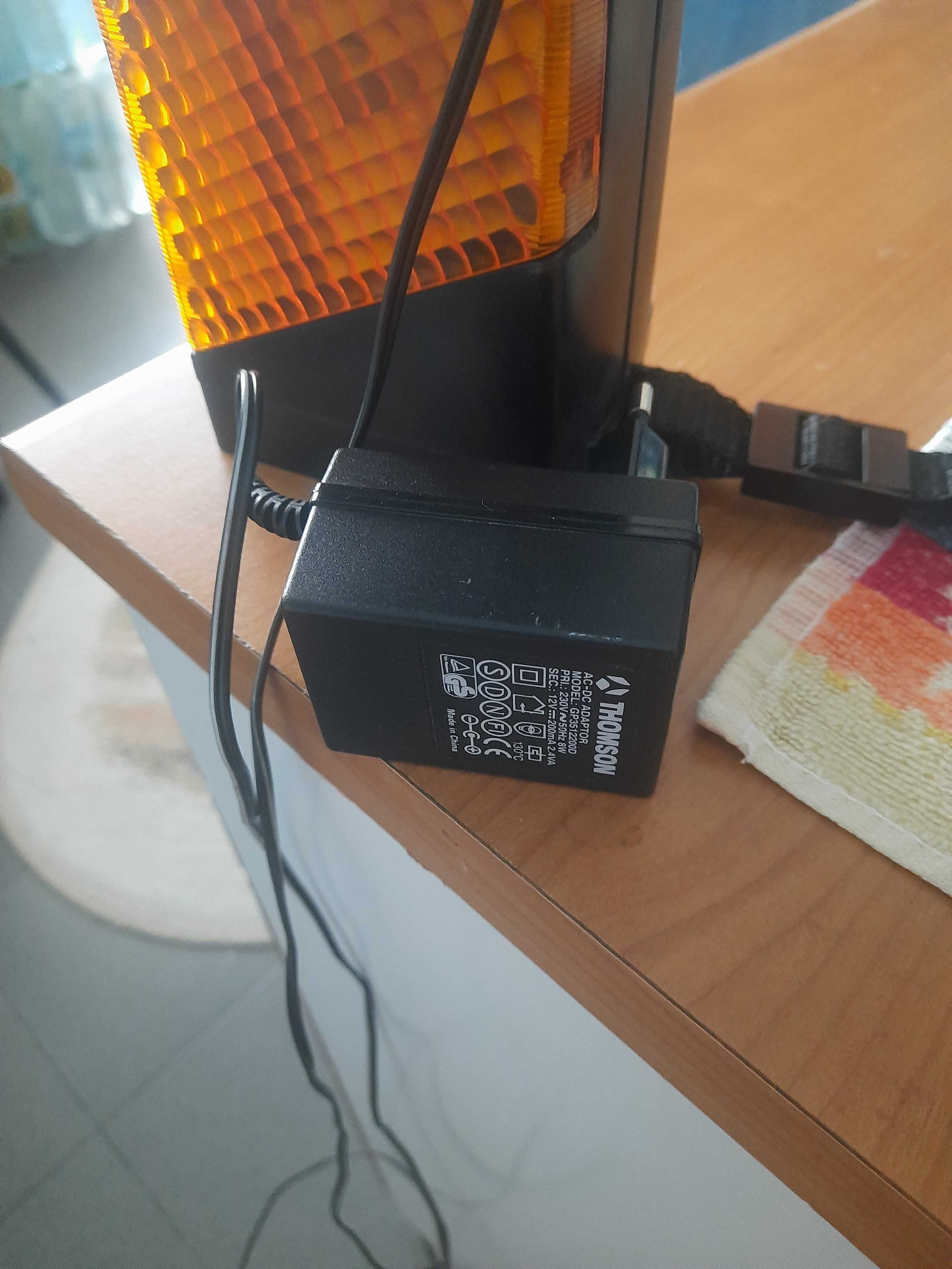 Продавам аварийна лампа с адаптер