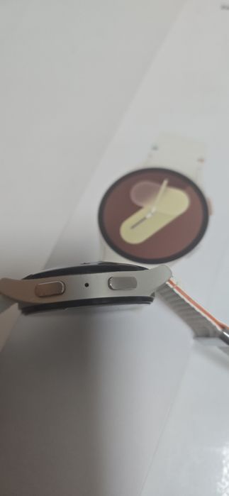 Samsung Galaxy Watch7,  40mm, LTE, Beige. Garanție până în 2027.