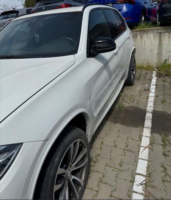 Bmw x5 alb  licitatie auto