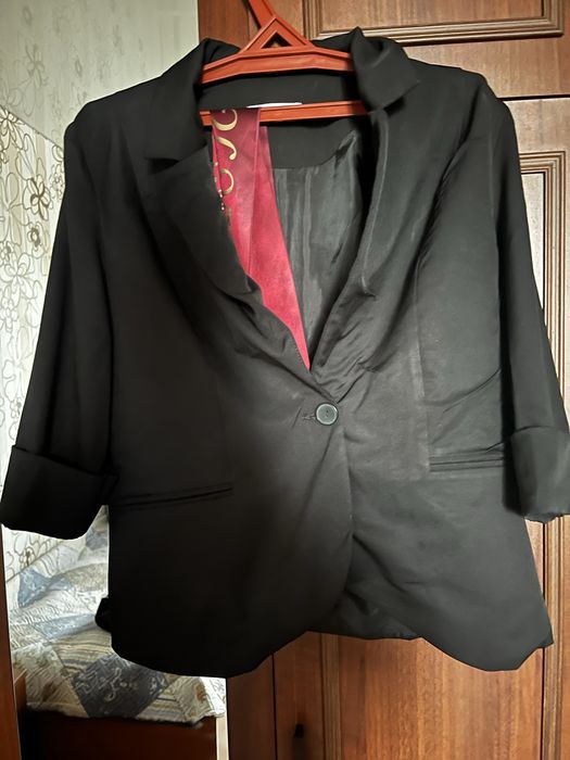 Продам пиджак 48р,укороченные рукава