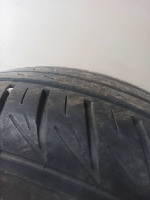 гуми 3 бр. зимни и 2 бр. летни с джанти