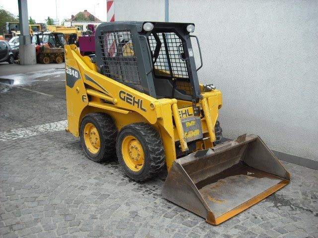 Închiriez miniexcavator săpat bobcat basculante Oradea defrisat