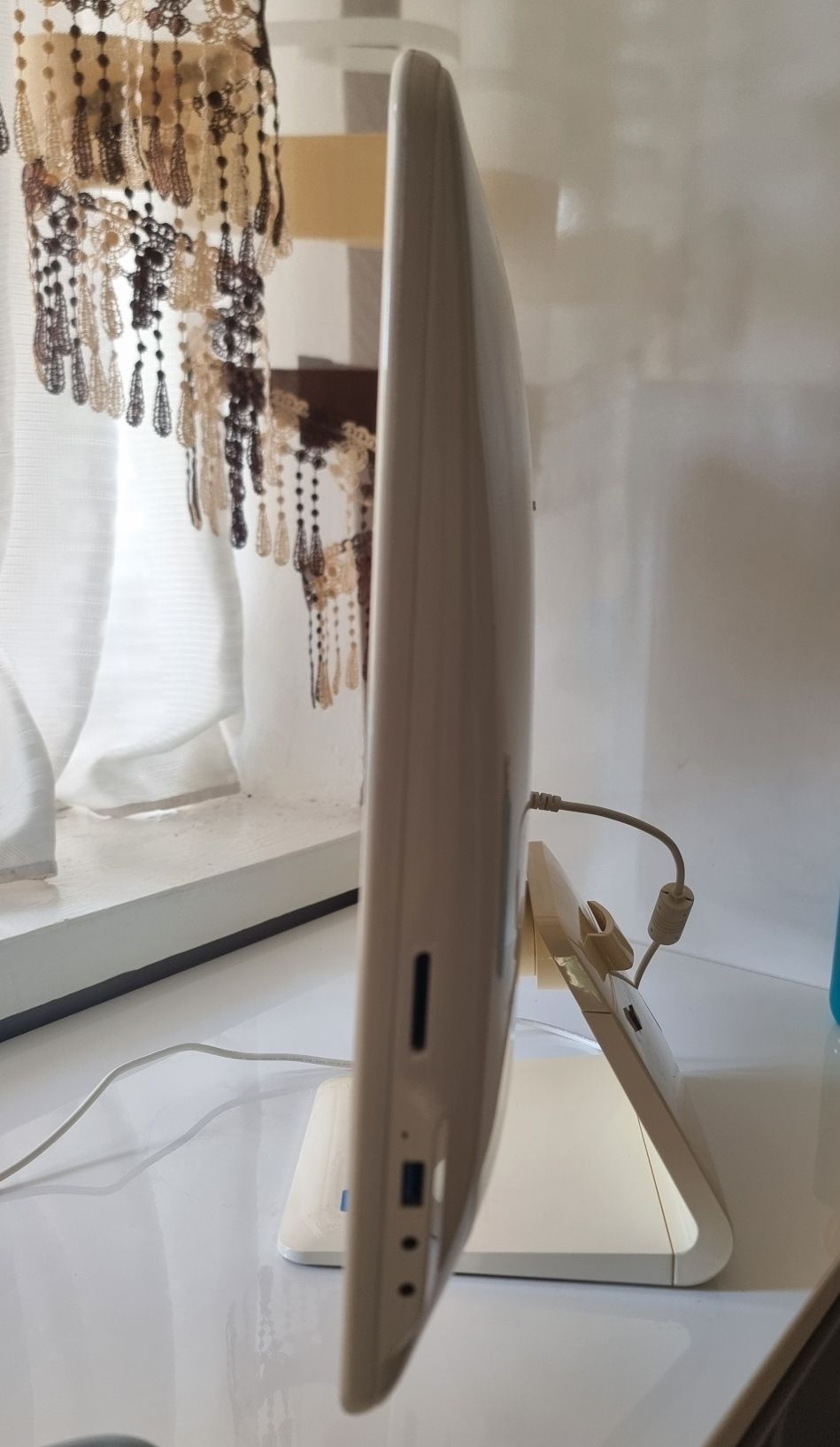LG 22v240 monoblok (kompyuter)