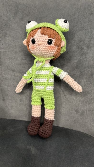 Плетена играчка Арти с жабешката шапка