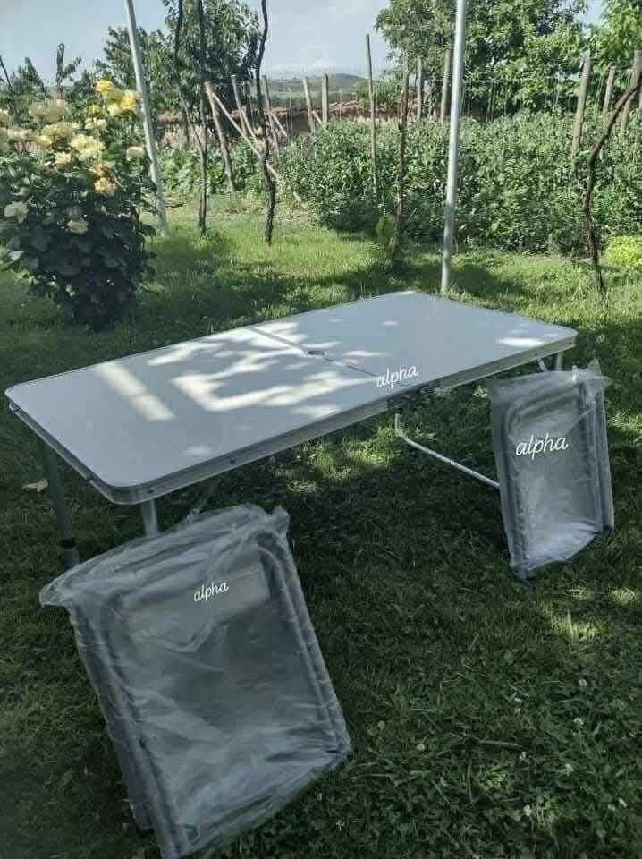 Сгъваема маса с 4 стола